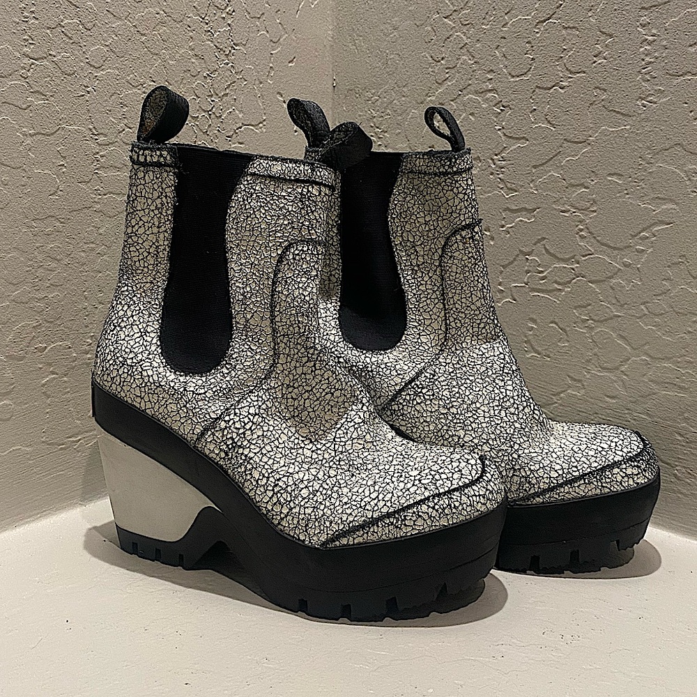 HUNTER platform wedge boot - crackle - size UK 4